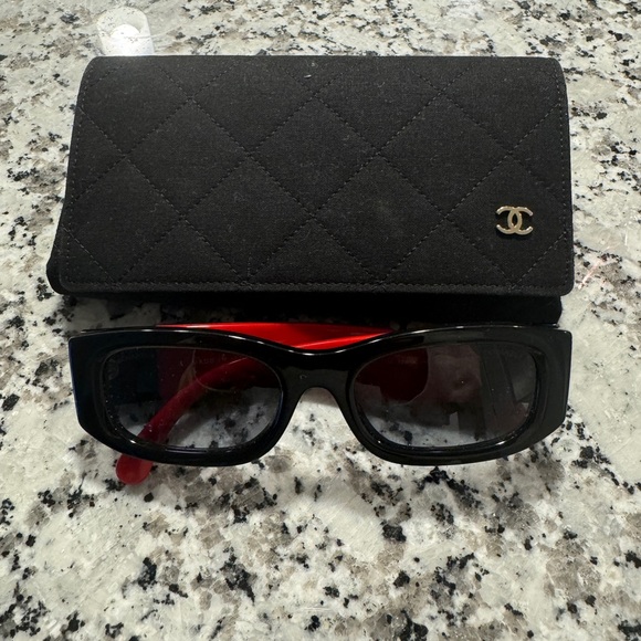 Chanel sunglasses - Picture 4 of 7
